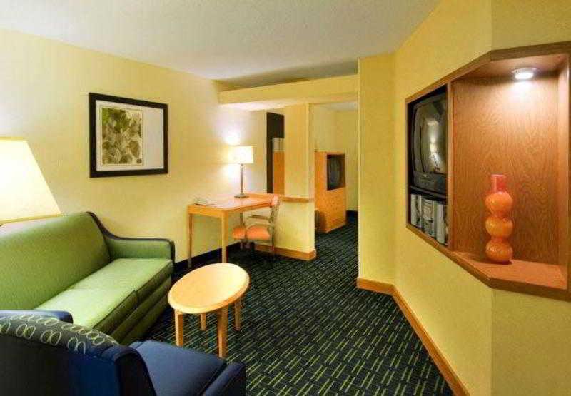 Fairfield Inn And Suites By Marriott Emporia I-95 Zewnętrze zdjęcie