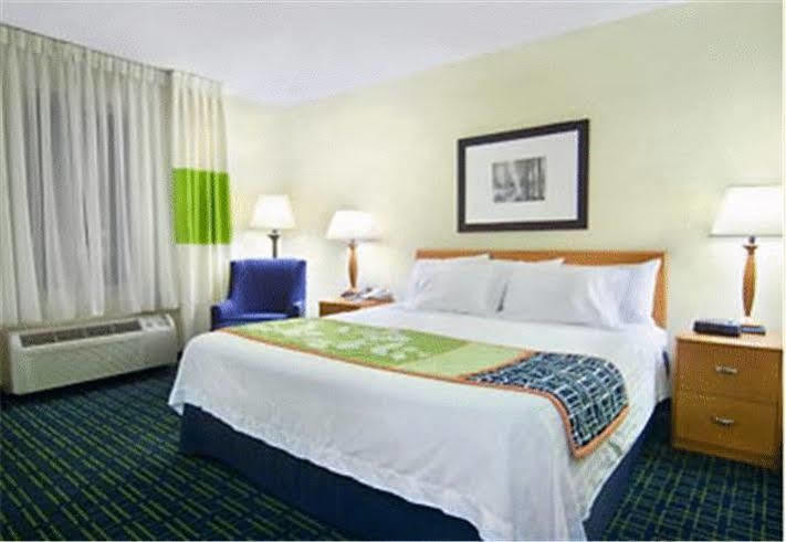 Fairfield Inn And Suites By Marriott Emporia I-95 Zewnętrze zdjęcie
