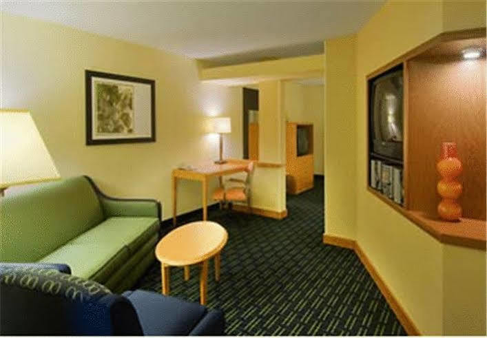 Fairfield Inn And Suites By Marriott Emporia I-95 Zewnętrze zdjęcie